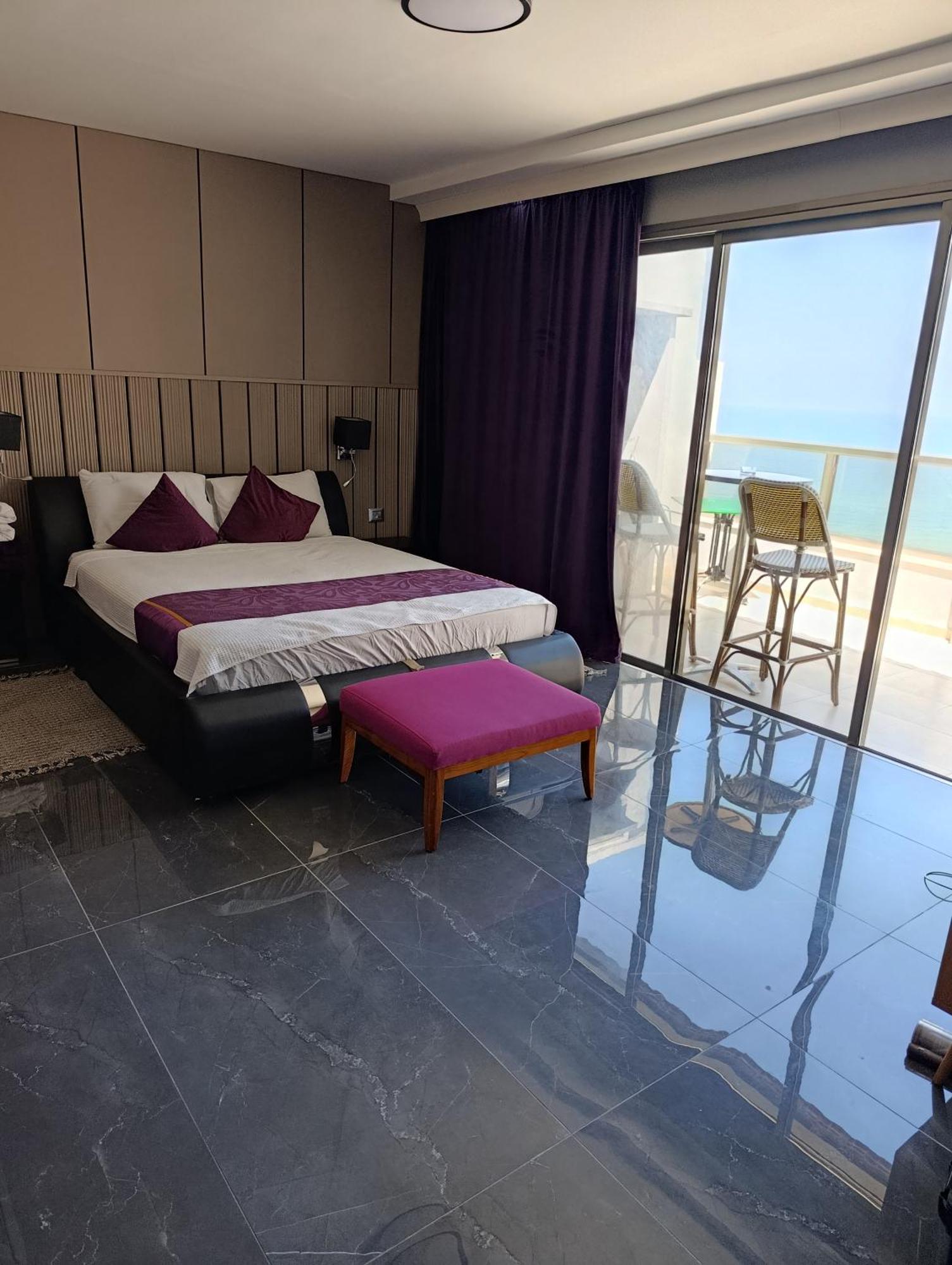 Penthouse Apartment On The Beach Bat Yam Oda fotoğraf
