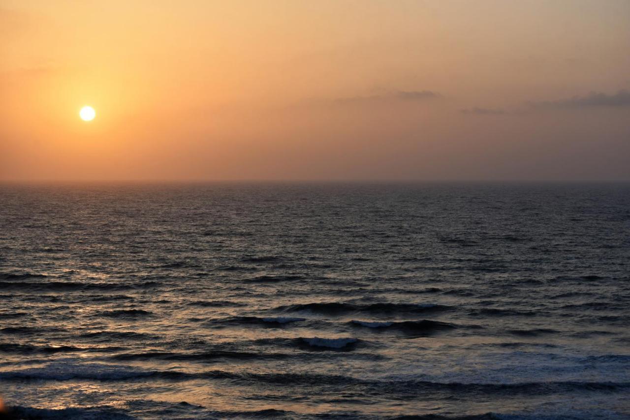Penthouse Apartment On The Beach Bat Yam Dış mekan fotoğraf