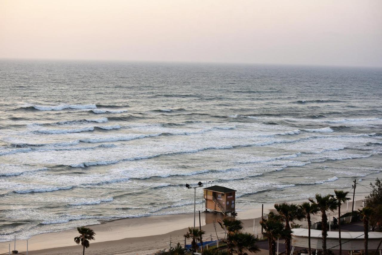 Penthouse Apartment On The Beach Bat Yam Dış mekan fotoğraf