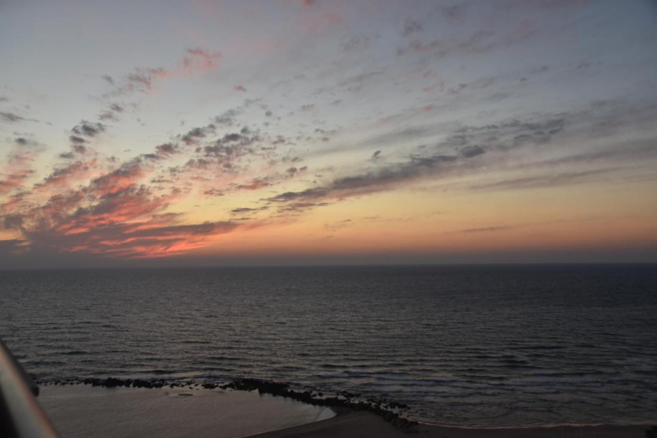 Penthouse Apartment On The Beach Bat Yam Dış mekan fotoğraf