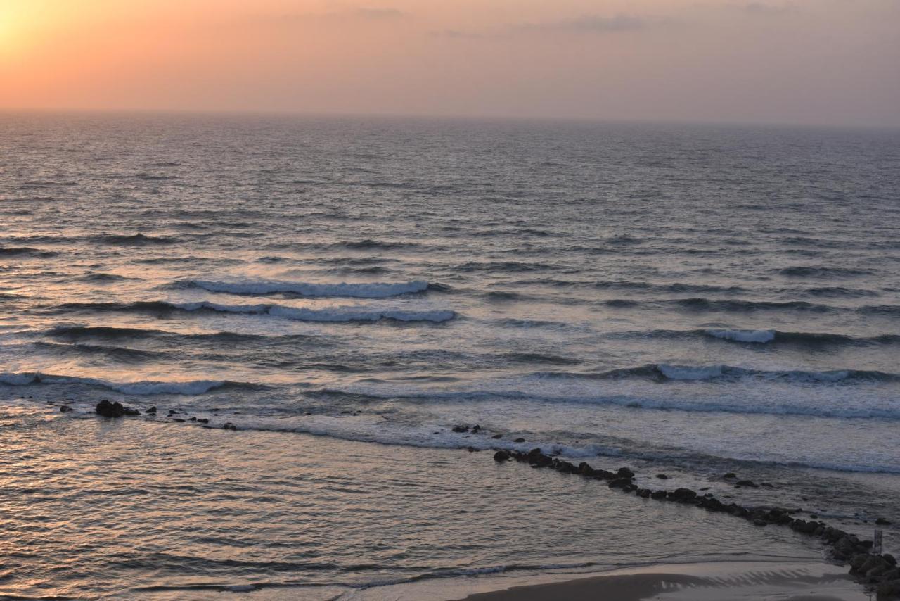 Penthouse Apartment On The Beach Bat Yam Dış mekan fotoğraf