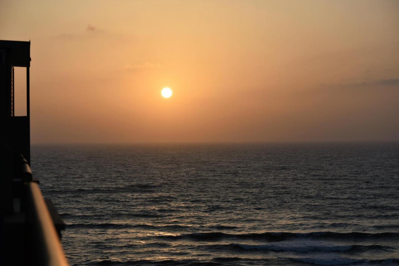 Penthouse Apartment On The Beach Bat Yam Dış mekan fotoğraf