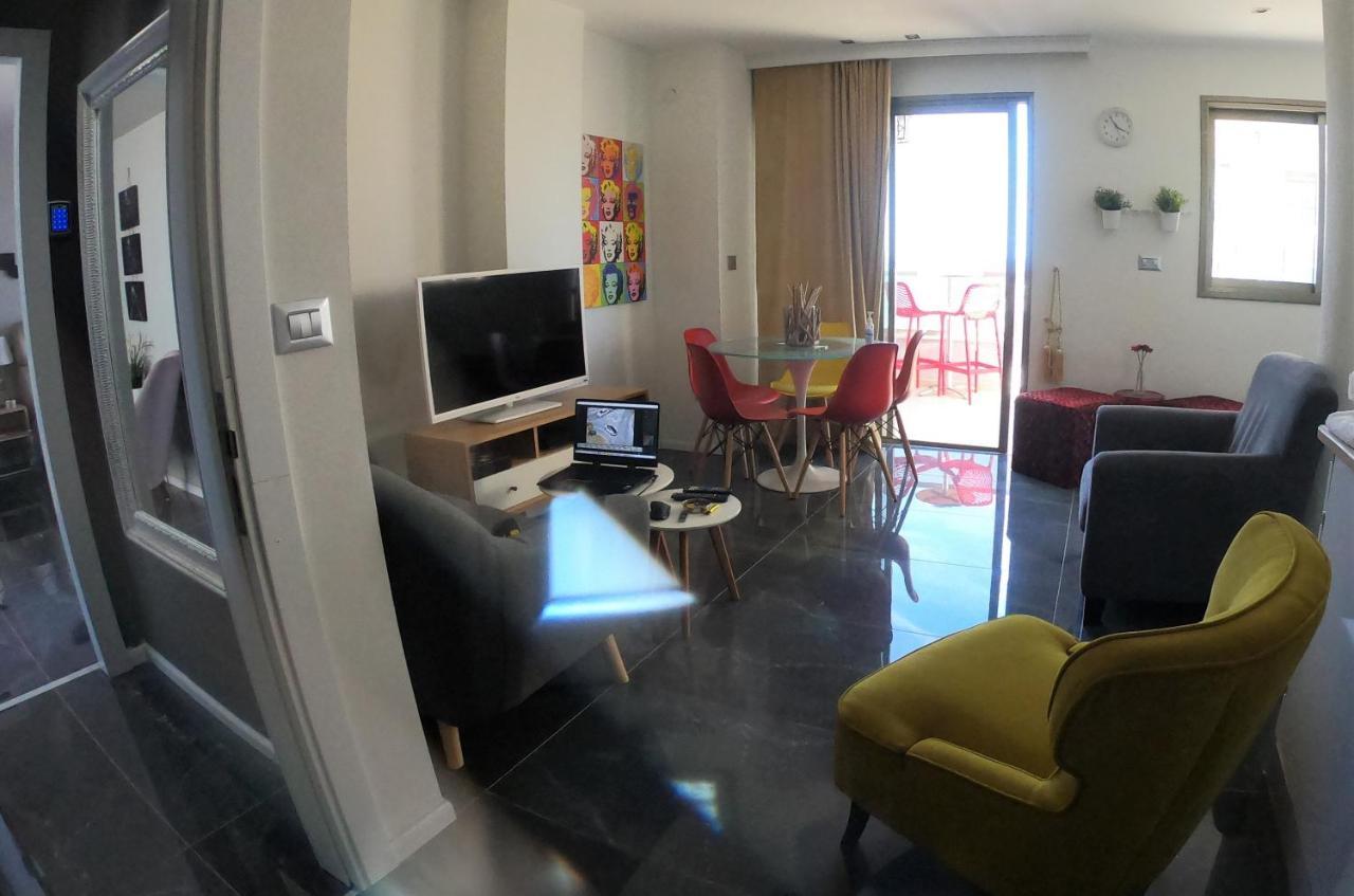 Penthouse Apartment On The Beach Bat Yam Dış mekan fotoğraf